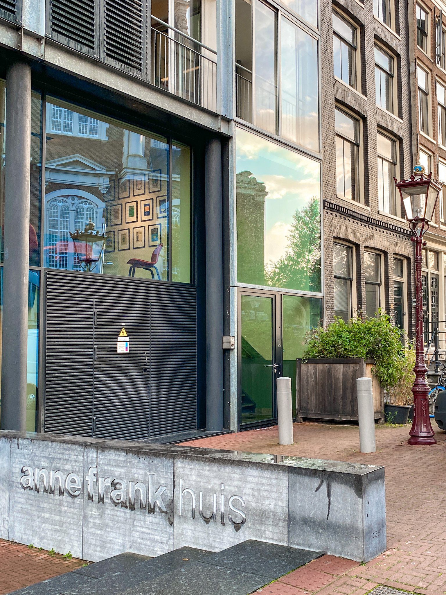 looking at the Anne Frank house from the outside.